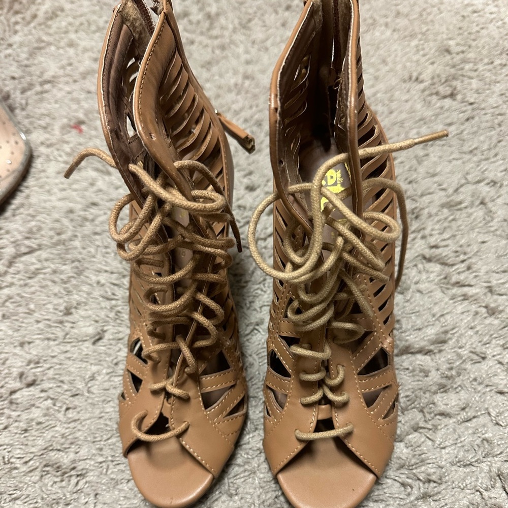 Heels - Picture 2 of 2